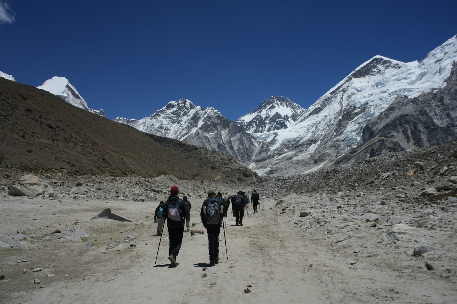 Trekkers on the high altitude trail to Everest Base Camp — altitude sickness affects around 75% of EBC trekkers